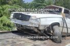 REFÜJE DEVRİLEN OTOMOBİLDE İKİ KİŞİ YARALANDI